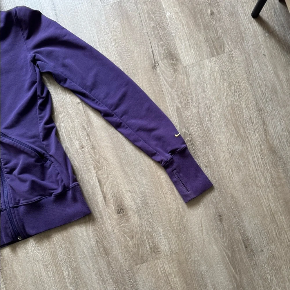 Vintage y2k Nike Purple Zip Hoodie with thumb holes.